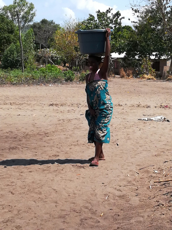 Carrying 40l of water on her head 