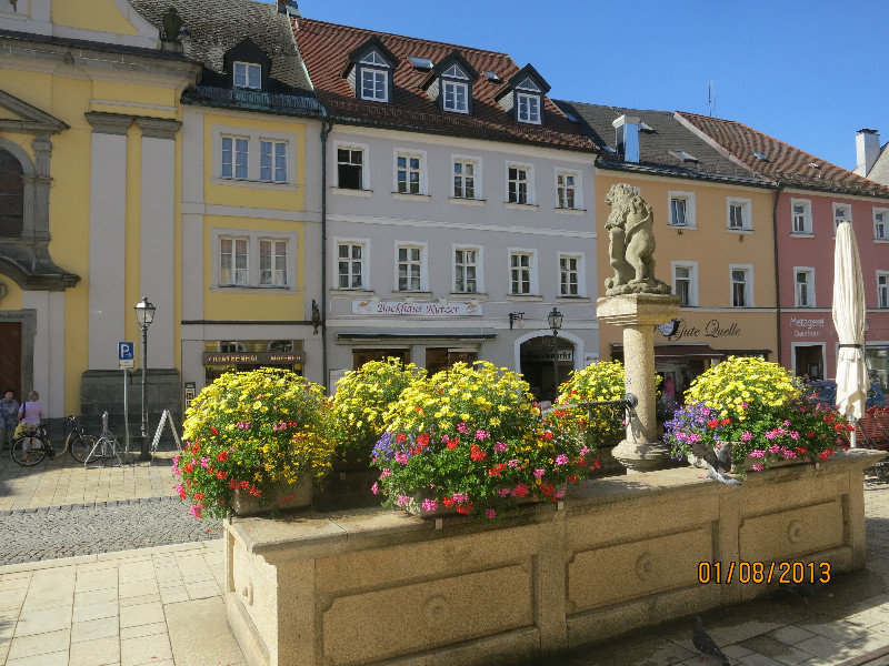 Markt fountain and pretty flowers