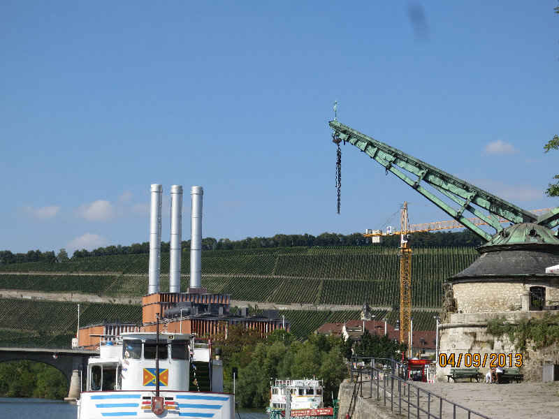 Alter Kranen (Old Crane) and vineyards