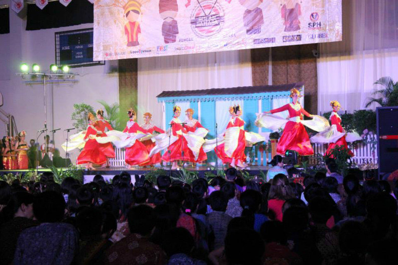 Celebrating Bulan Bahasa · Traditional Dancing