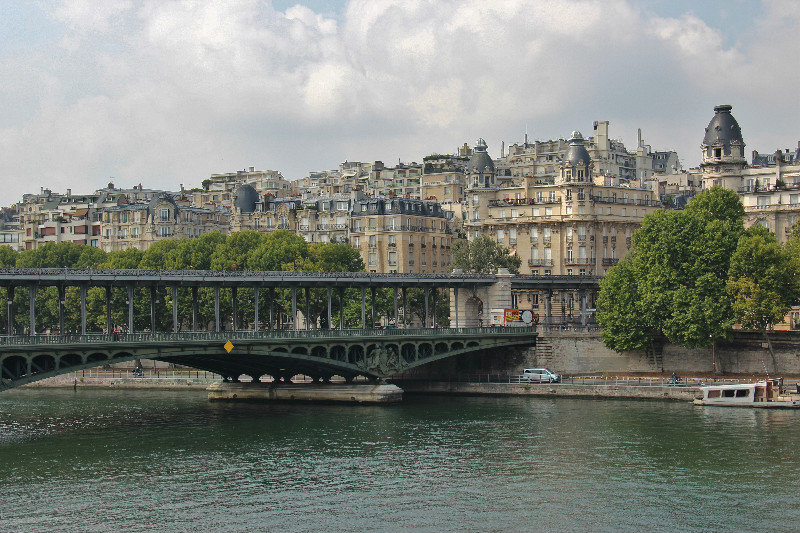 Pont de Bir Hakeim bridge over the River Seine.