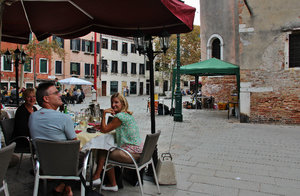 Ken, Karen, Chris, lunch in Venice, Campo San Giacomo da L'Orio