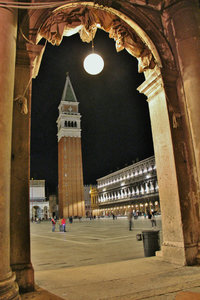 Venice at night, Campanile in Piazza San Marco (2)