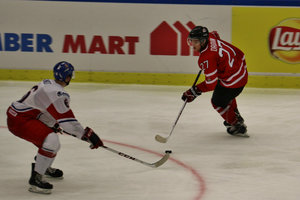 Drouin goes for the net