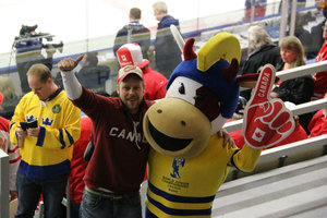 Jeremy gets a CAN hand on the mascot!