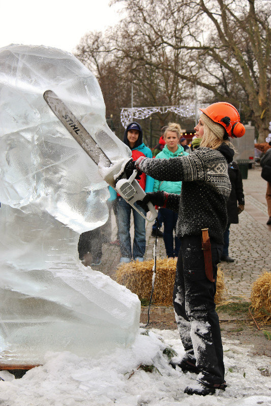 Ice Sculpture artist in Gustav Adolfs torg square