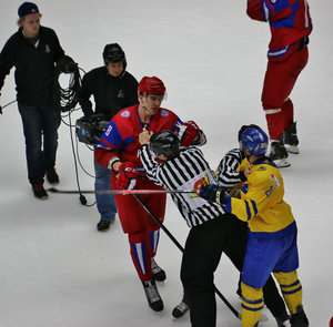 SWE-RUS game ends in a fight