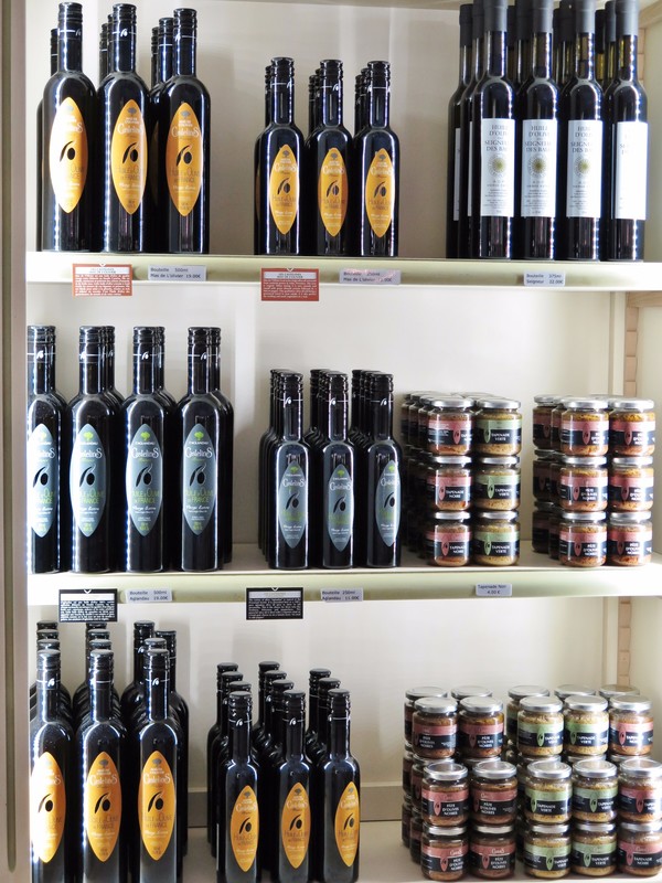 Huge variety of olive oils at Moulin CastelaS