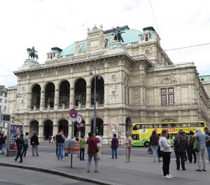 Vienna Opera House and Hop-on, Hop-off start point