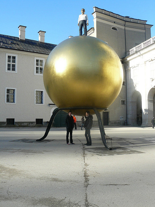 The golden orb in Kapitelplatz
