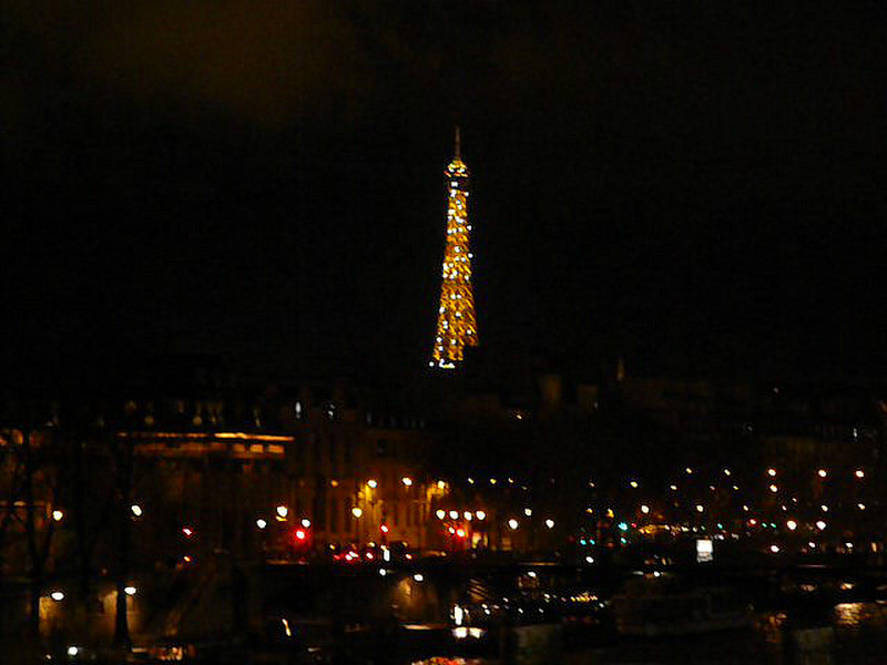 Eiffel Tower Twinkling at 7pm