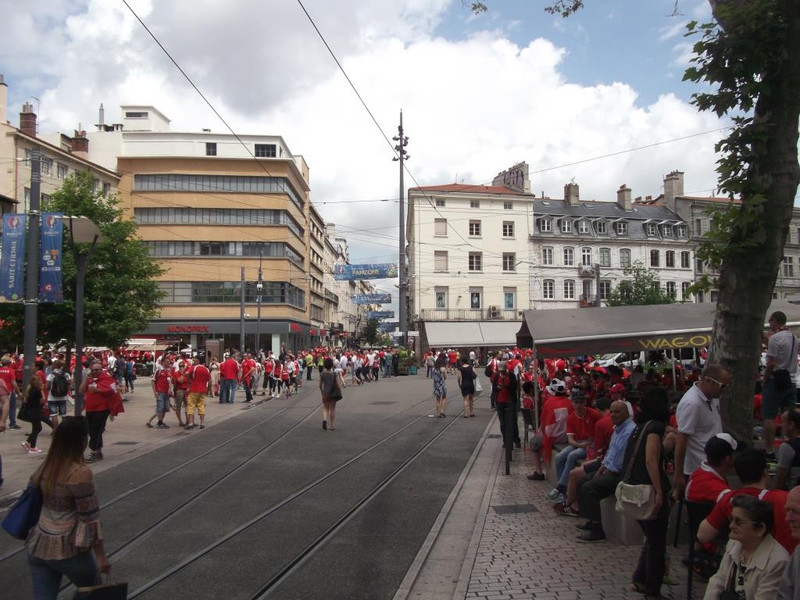 Centrum Saint Etienne i festiwal kibiców obu drużyn