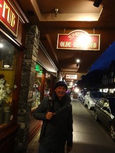 Les outside the Irish Pub - very cold night!