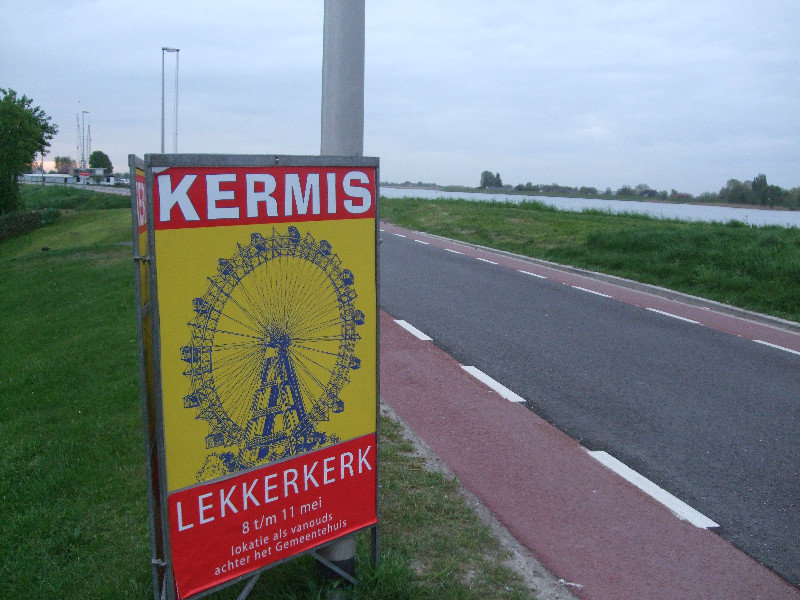 Kermis sign along the dijk