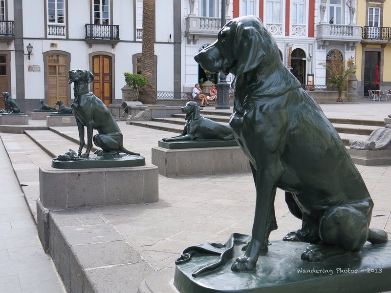 Bronze statues of dogs guarding Plaza de Santa Ana
