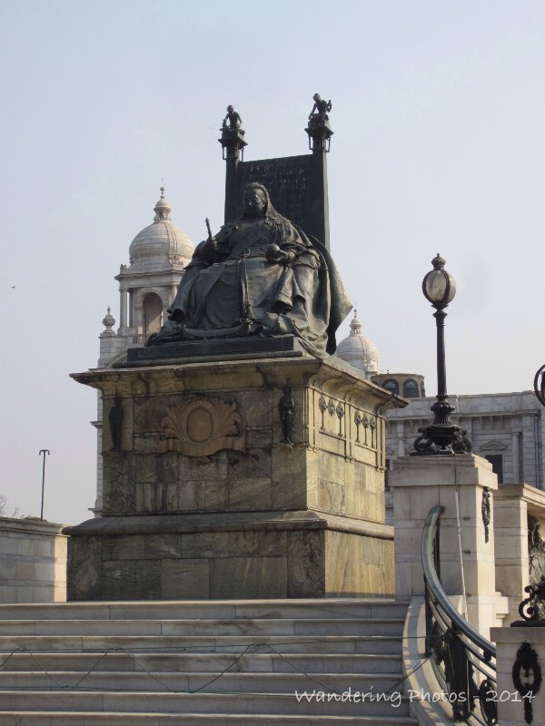 Statue of Queen Victoria in front of the Victoria Memorial