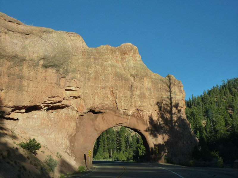 Bryce Canyon road arch