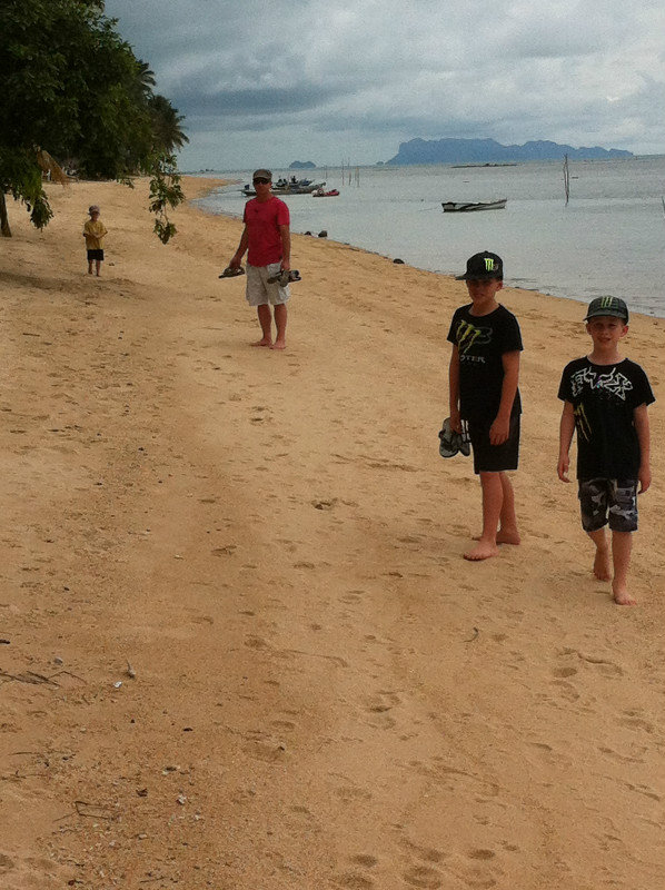 A beach walk - Bang Po
