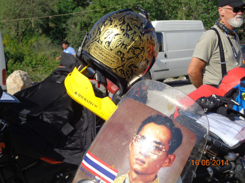 Unsere Thais haben Blattgold+Lackarbeiten am Helm