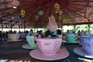 Mad teacup ride