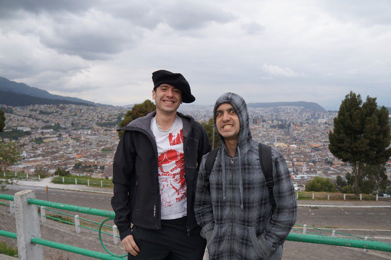 A côté de la Virgen del Panecillo