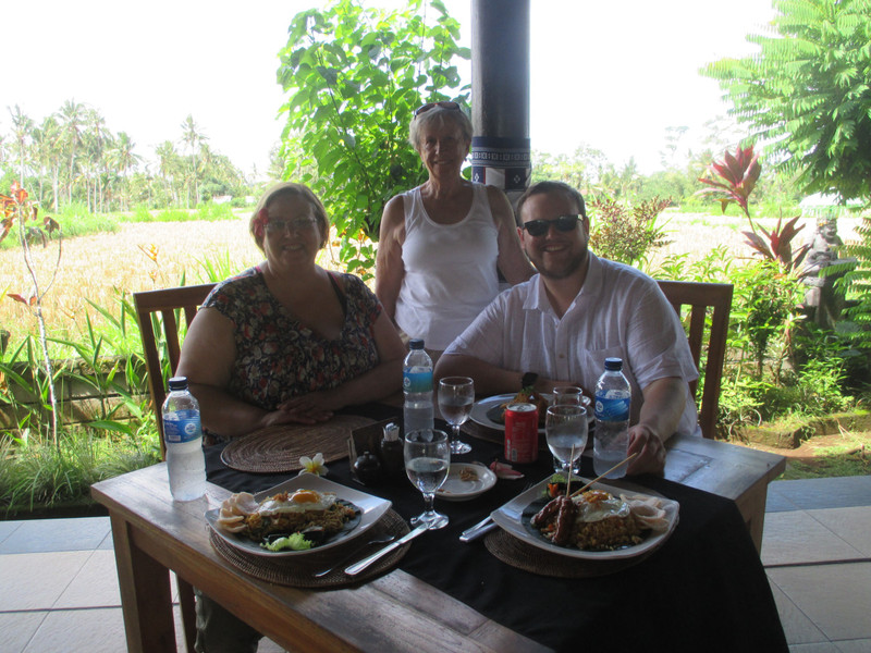 Lunch overlooking at rice field