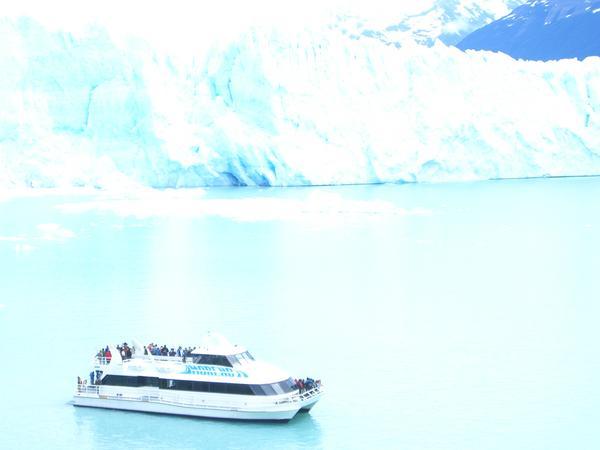 Boat to the glaciar