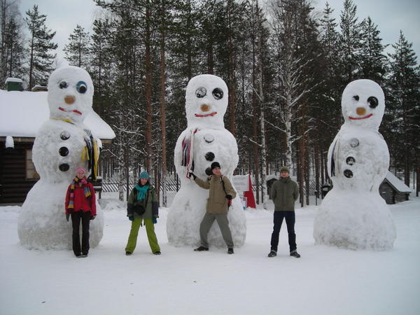 3 giant snowmen