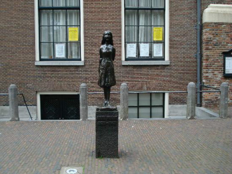 anne-frank-statue