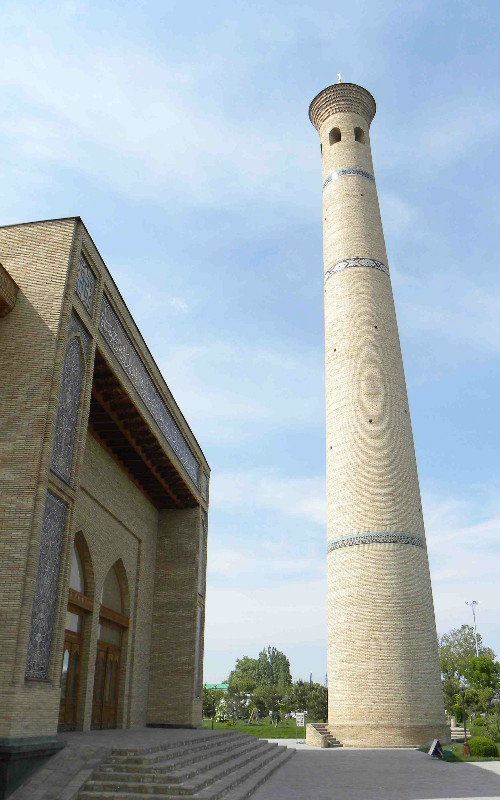 minaret that leans