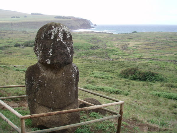 Kneeling Moai