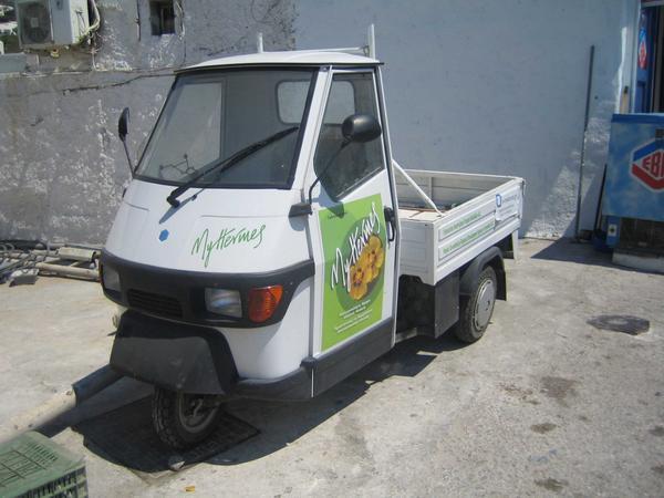 Funny little 3-wheeled truck