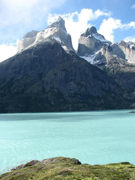 The cuernos and lake 