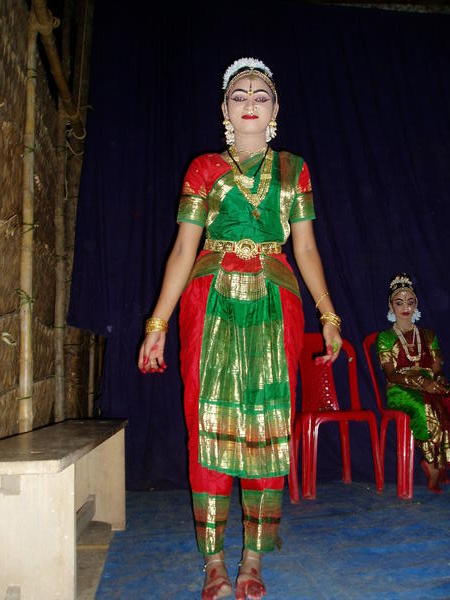 Templefest dancer