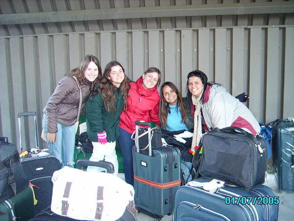 Karin + Camilinha + Ju + Paty + Eu  @ Aeroporto de Reno