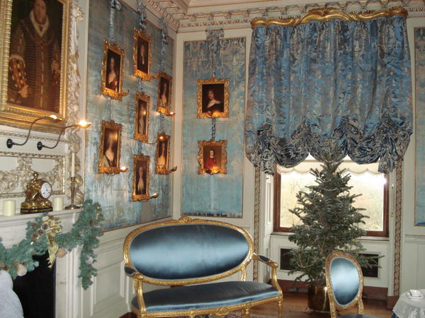 The blue room 