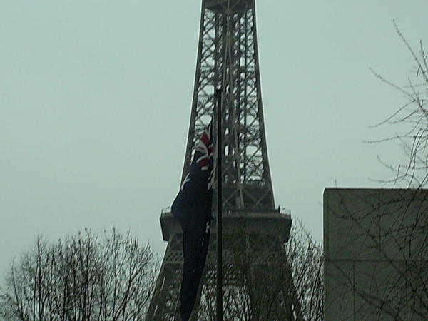 the aussie flag and the Eiffel tower