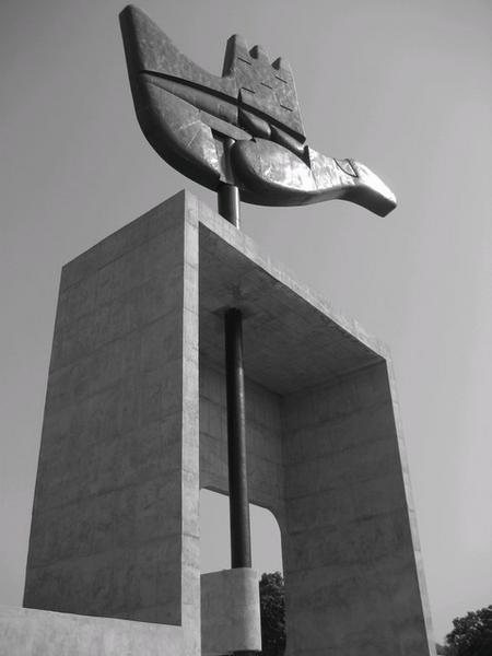 Le Corbusier's Open Hand Sculpture