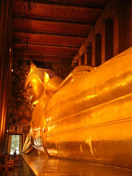 A very big reclining Buddha