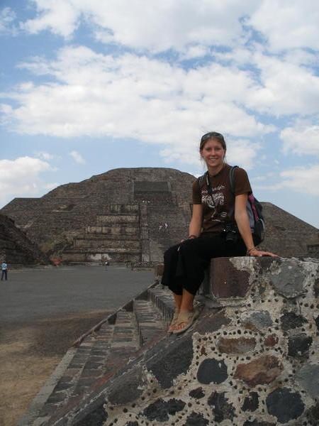 Dani withPiramide de luna in the background -Teotihuacan