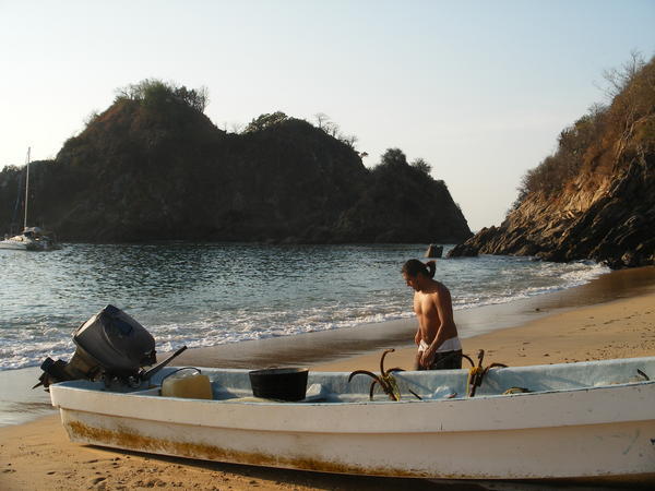 Fisherman on the beach @ Puerto Angel