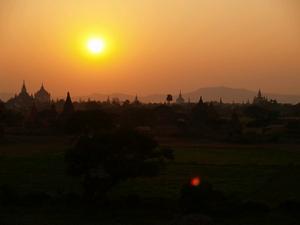 Solnedgang over Bagan
