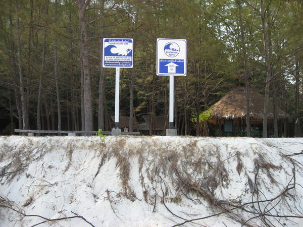 tsunami signs