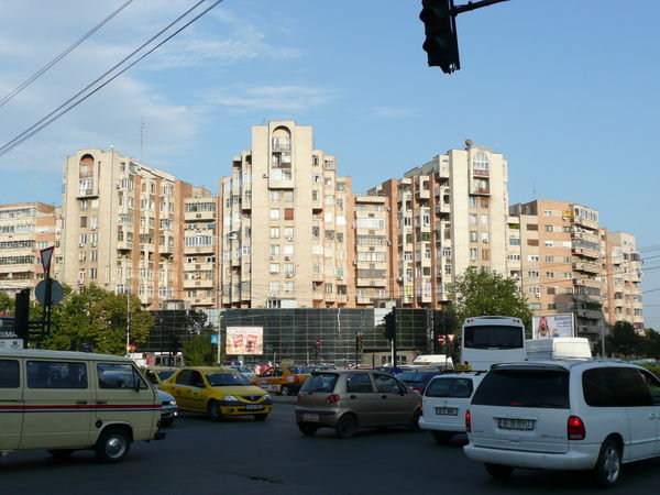An enormous apartment building in Bucharest
