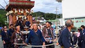 Pulling a Matsuri Yatai (Festival Float)