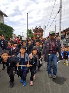 Children Pulling a Matsuri Yatai