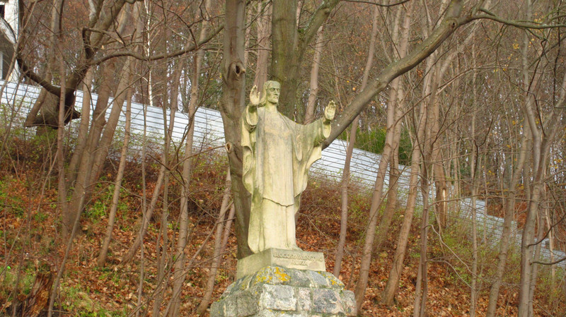 Sculpture of Christ in Kępa Redłowska Nature Reserve