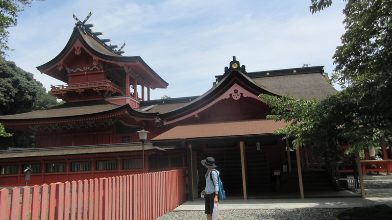 Takae in front of the Honden (Main Hall)