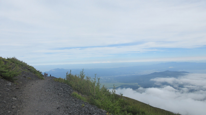 Trail to Mount Hōei