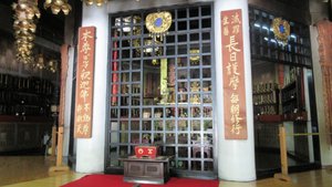 Inside the Manihōtō (Treasury Pagoda)
